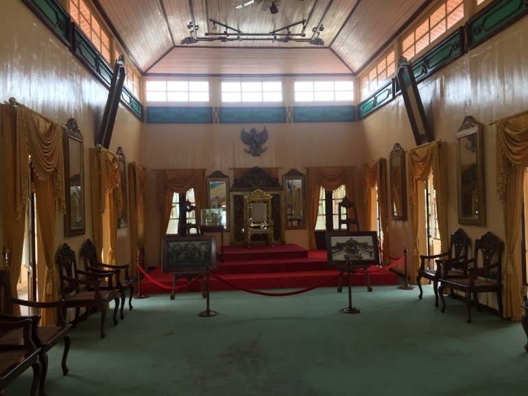 Image: Ruang Utama Balai Kerapatan Tinggi Siak Sri Indrapura by Merza Gamal