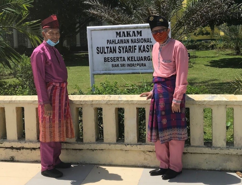 Image: Makam Sultan Syarif Qasim by Merza Gamal