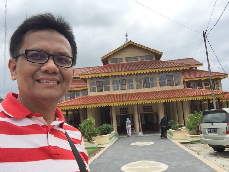 Image: Balai Kerapatan Tinggi Siak Sri Indrapura by Merza Gamal)