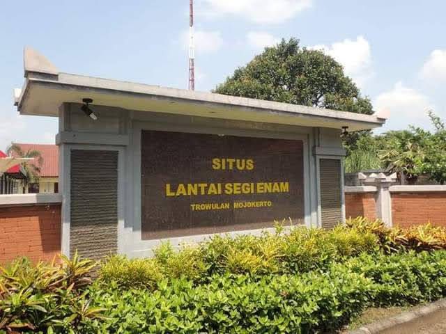 Image: Situs Lantai Segi Enam (Photo by Merza Gamal) 
