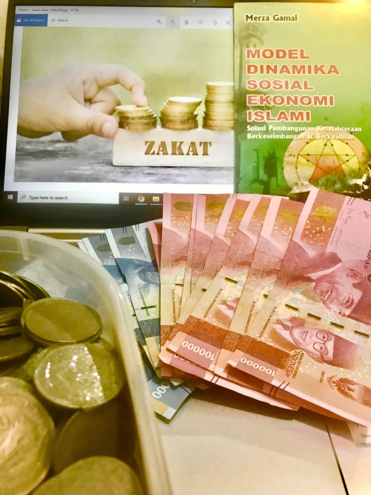 Image: "Zakat" merupakan sarana distribusi kekayaan di dalam ajaran Islam caption. (File by Merza Gamal)