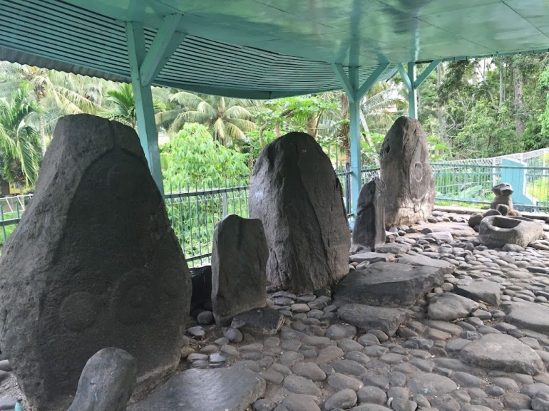 Image: Situs bersejarah Batu Basurek  peninggalan Adytiawarman (Photo by Merza Gamal)