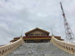 Image: Pintu Utama Balai Kerapatan Tinggi Siak Sri Inrapura yang menghadap ke Sungai Siak by Merza Gamal