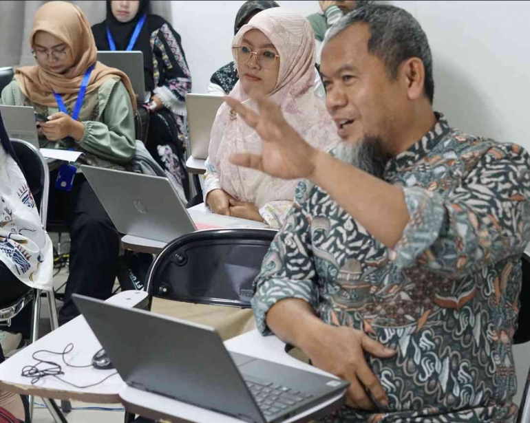 Pak Nanang Guru Senior yg Hebat , Sang Ketua Kelas yg bisa selesai  Modul 6 dari 5 Modul yg disediakan heheh : Source : Dokumentasi Pribadi Jody Aryon