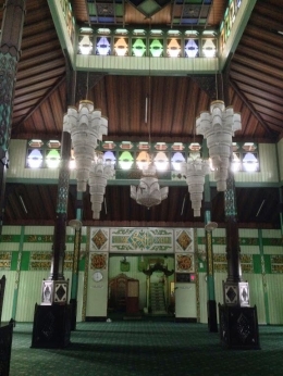 Image: Sebagian interior Masjid Sultan Suriansyah (Photo by Merza Gamal)