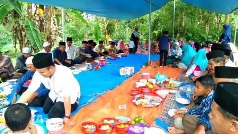 Image: Hari Rayo Anam; tradisi yang baik dari sisi agama maupun dari sisi adat budaya (by Merza Gamal)
