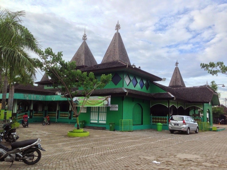 Image: Arsitektur Masjid Sultan Suriansyah (Photo by Merza Gamal)