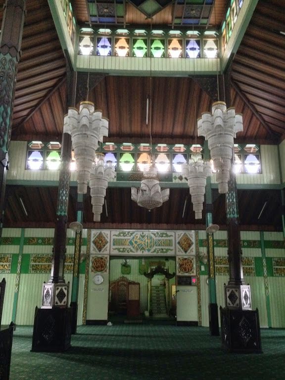 Image: Sebagian interior Masjid Sultan Suriansyah (Photo by Merza Gamal)