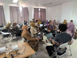 Suasana Pembentukan Kelompok Permainan Lgika Sumber: Dokumentasi Pribadi Jody Aryono