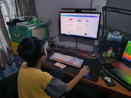 Hanan sedang Mempersiapkan Presentasi , Dok Pribadi Jody Aryono