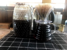 Image: Peralatan dan proses cold brewsangat sederhana (photo by Merza Gamal)