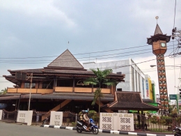 Image: unsur Tionghoa terdapat pada setiap sudut atap masjid yang berbentuk kepala naga (Photo by Merza Gamal)