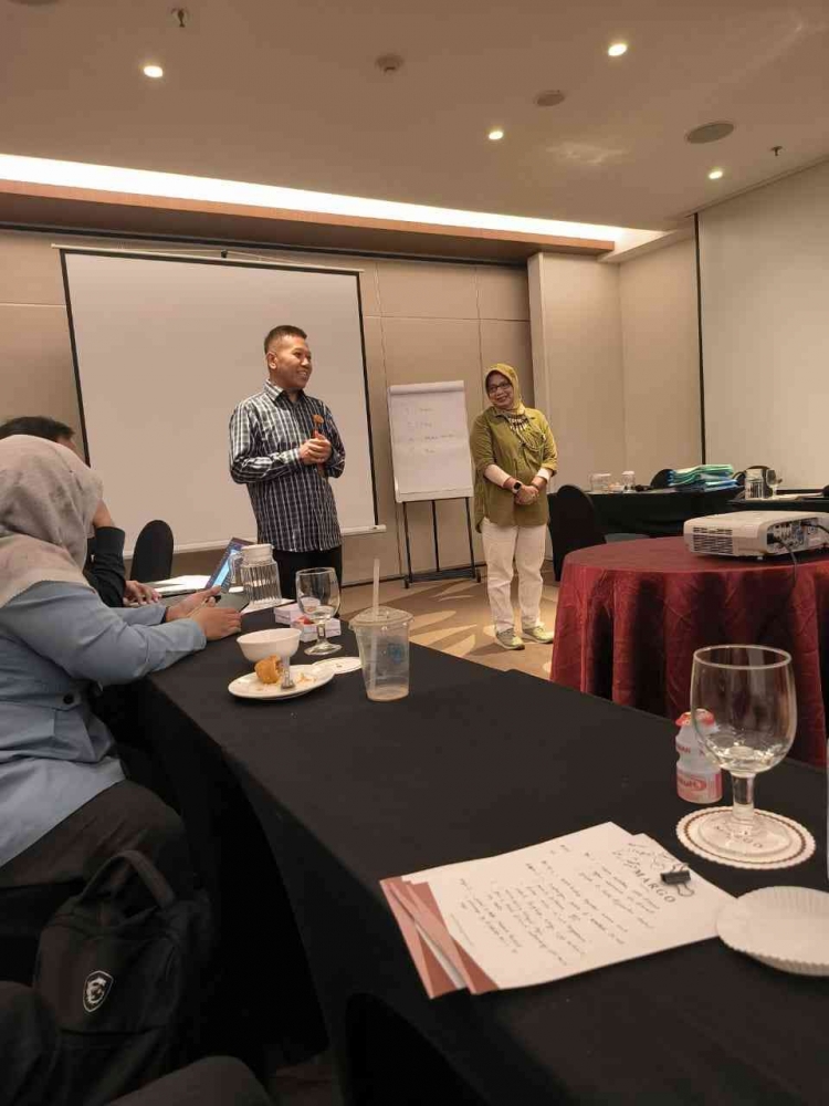 Bapak  Legiyo dan Ibu Ratna sedang memebrikan Arahan kepada Peserta RCC , Dok Pribadi Jody Aryono
