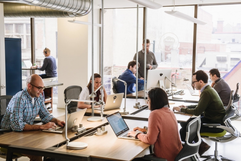 Ilustrasi bisnis dalam perusahaan | Sumber: www.strategyfreaks.com