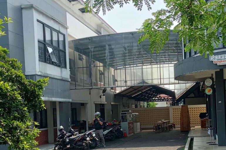 Akhirnya Food Court Bubar Ditinggal Pembeli