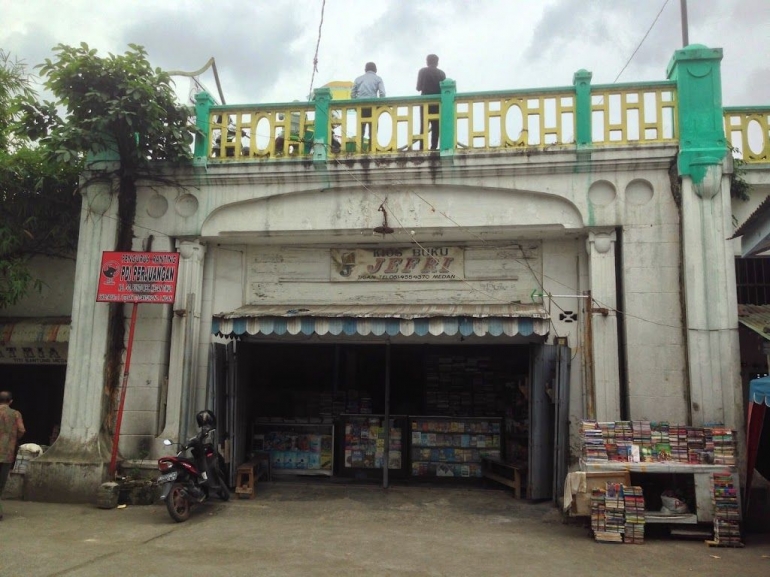 Image: Titi Gantung dahulu tempat hangout noni-noni Belanda (Photo by Merza Gamal)