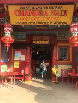 Image:  Klenteng inidigunakan oleh umat Buddha, Tao, dan Konghucu (by Merza Gamal)