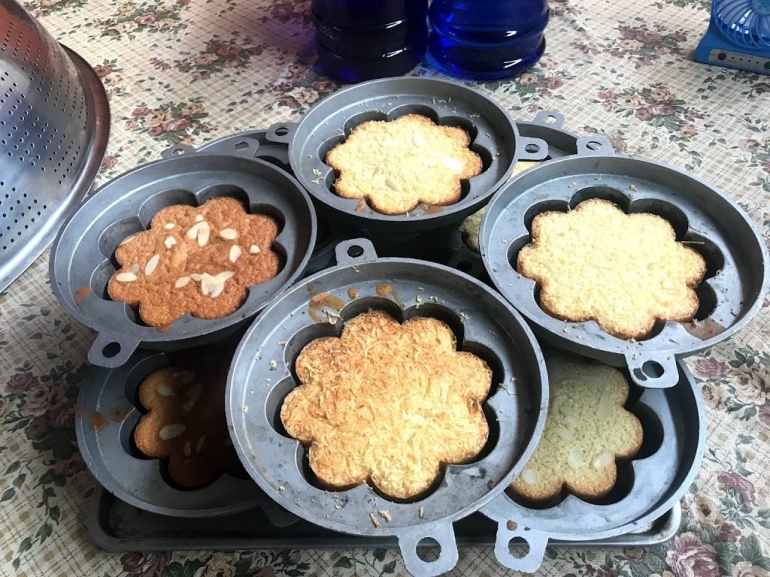 Image:Aneka varian Bolu Kemojo yang telah menjadi makanan legendaris (by Merza Gamal)