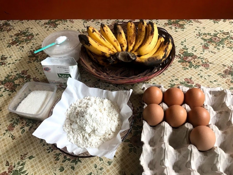 Image: Bahan-bahan Bolu Kemojo Pisang (by Merza Gamal)