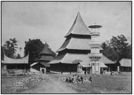 Image: Masjid Raya Pangkalan bergaya Bodi Caniago sebelum direnovasi menjadi gaya arsitektur Eropa. (by Merza Gamal)