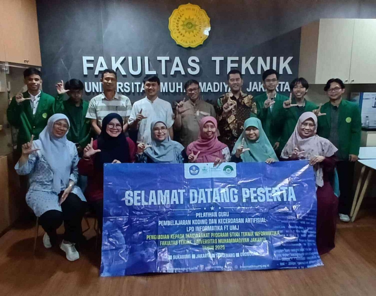 Trainer FTI-UMJ dan Para Nahasiswa yg Membantu Kelancaran Acara , Dok . FTI-UMJ