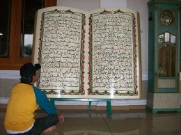 Image: Teras Masjid Agung Sumedang yang menjadi tempat persinggahan lintas Jawa Barat-Jawa Tengah (by Merza Gamal)