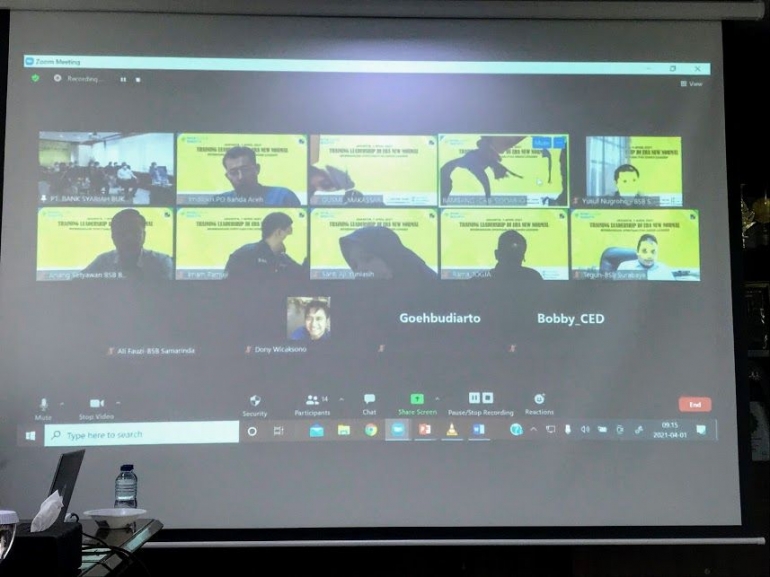 Ilustrasi Koneksi $ KOlaborasi di Lingkungan Kerja Hybrid (Merza Gamal-File)