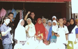 Image: Menyiapkan makanan untuk kaum dhuafa (by Merza Gamal)