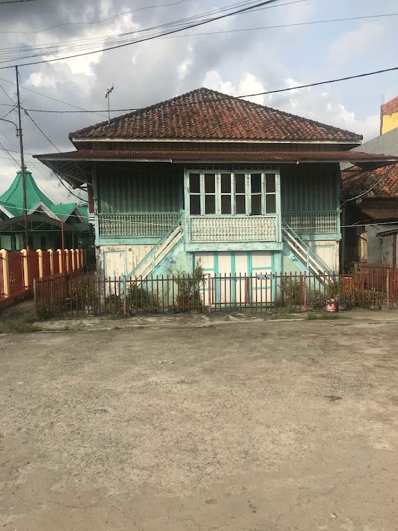 Image: Kemudian lambat laun akhirnya pindah ke rumah di atas panggung (by Merza Gamal)
