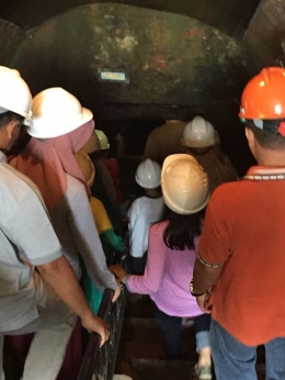 Image: Menyusuri Lubang abah Soero (by Merza Gamal)