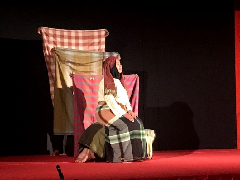 Image: Salah satu pertunjukan dari Teater Kampar-Riau (by Merza Gamal)