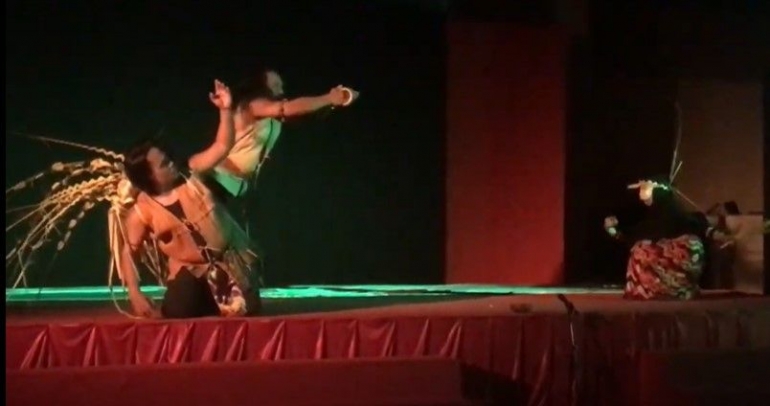 Image: Salah satu pertunjukan Teater dari Kalimantan yang mewakili Indonesia (by Merza Gamal)
